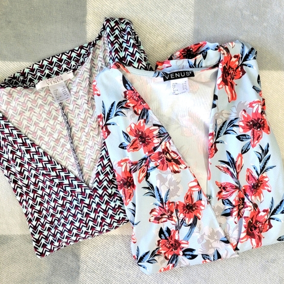Lot Pair Of 2 Venus Long Sleeve Blouses V Neck Floral Geometric Print Medium - Picture 1 of 9